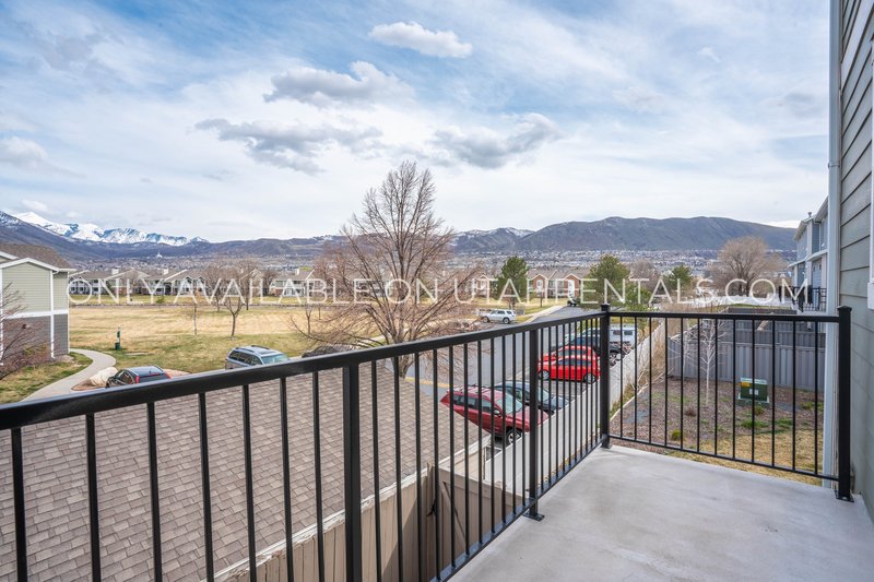 Big and beautiful End-Unit Townhouse property image