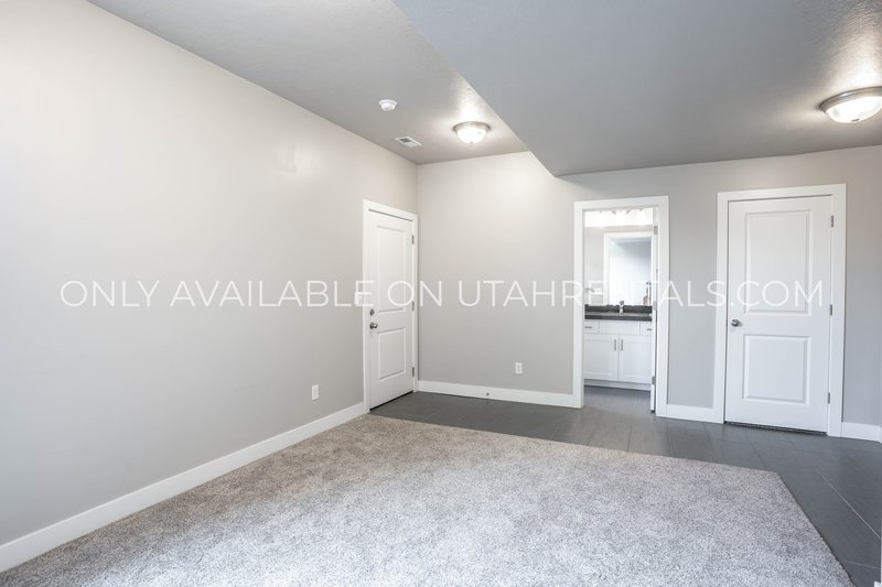 Big and beautiful End-Unit Townhouse property image