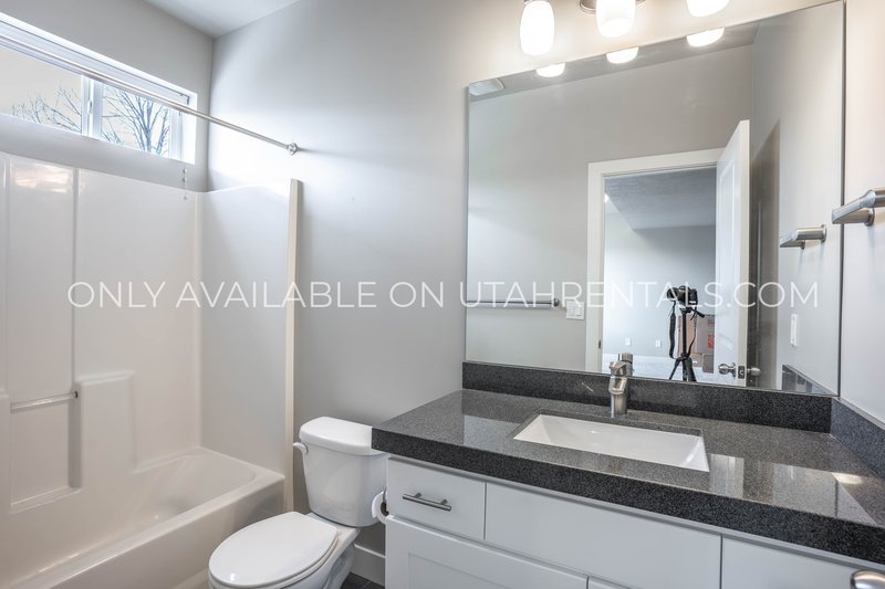 Big and beautiful End-Unit Townhouse property image