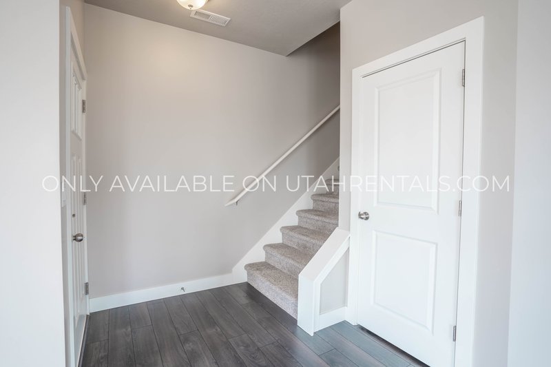 Big and beautiful End-Unit Townhouse property image