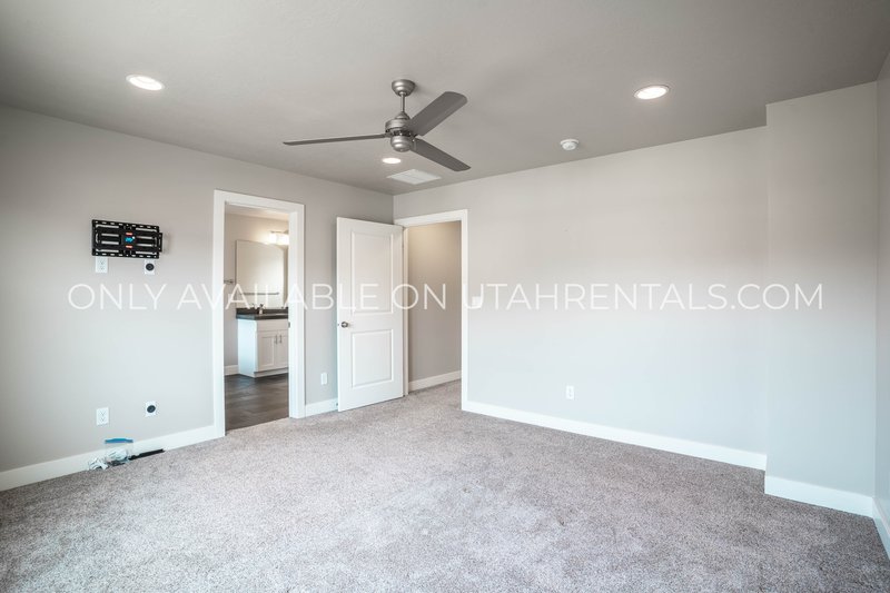 Big and beautiful End-Unit Townhouse property image