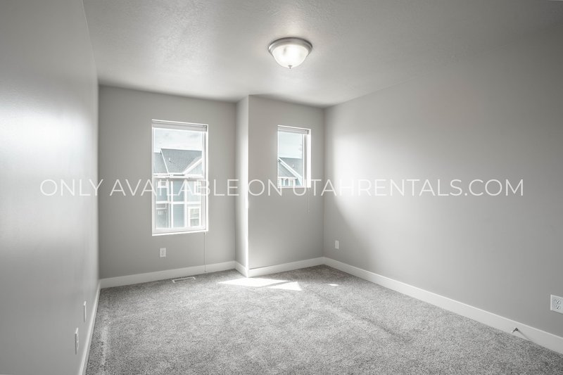 Big and beautiful End-Unit Townhouse property image