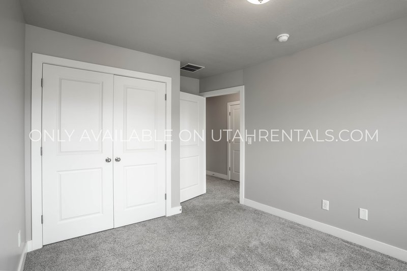 Big and beautiful End-Unit Townhouse property image