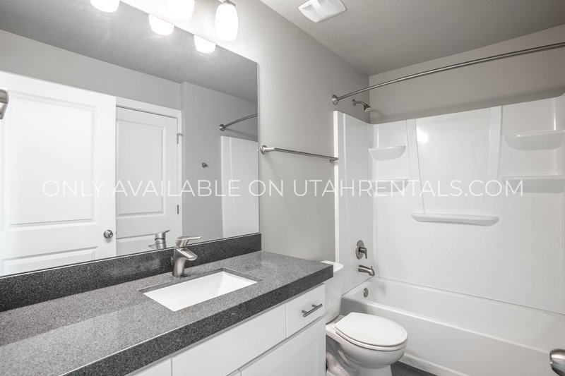 Big and beautiful End-Unit Townhouse property image