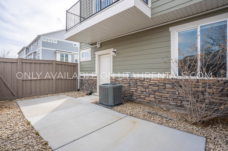 Big and beautiful End-Unit Townhouse property image