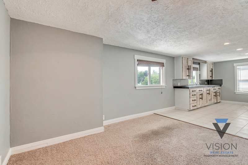 PET FRIENDLY UPSTAIRS UNIT FOR RENT property image