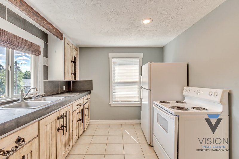 PET FRIENDLY UPSTAIRS UNIT FOR RENT property image