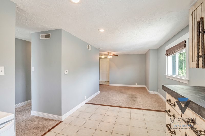 PET FRIENDLY UPSTAIRS UNIT FOR RENT property image