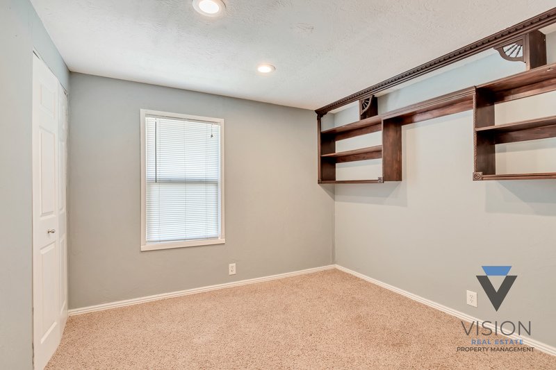 PET FRIENDLY UPSTAIRS UNIT FOR RENT property image