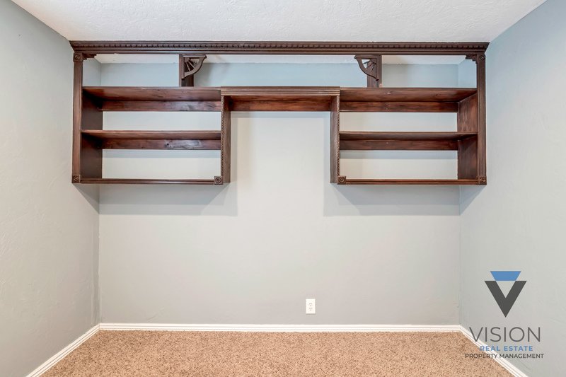 PET FRIENDLY UPSTAIRS UNIT FOR RENT property image