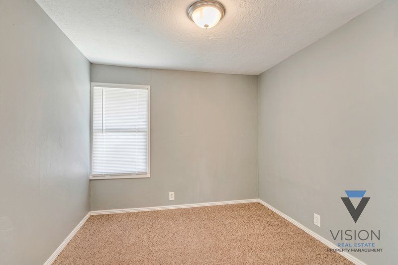 PET FRIENDLY UPSTAIRS UNIT FOR RENT property image
