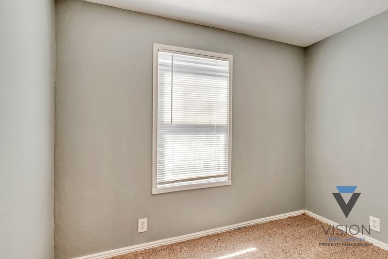 PET FRIENDLY UPSTAIRS UNIT FOR RENT property image