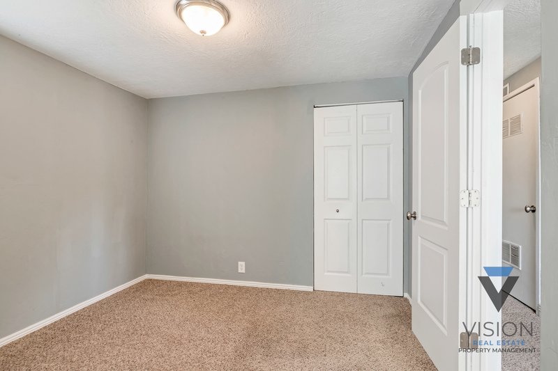 PET FRIENDLY UPSTAIRS UNIT FOR RENT property image