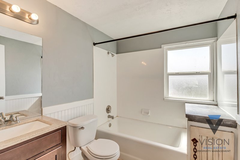 PET FRIENDLY UPSTAIRS UNIT FOR RENT property image