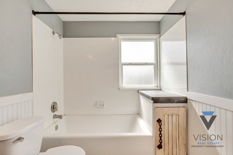 PET FRIENDLY UPSTAIRS UNIT FOR RENT property image