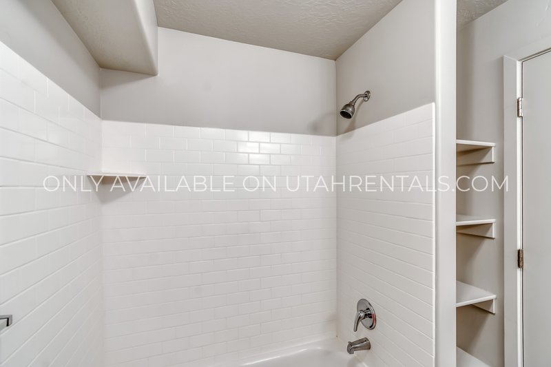 Modern Condo Off I-15 in Orem property image