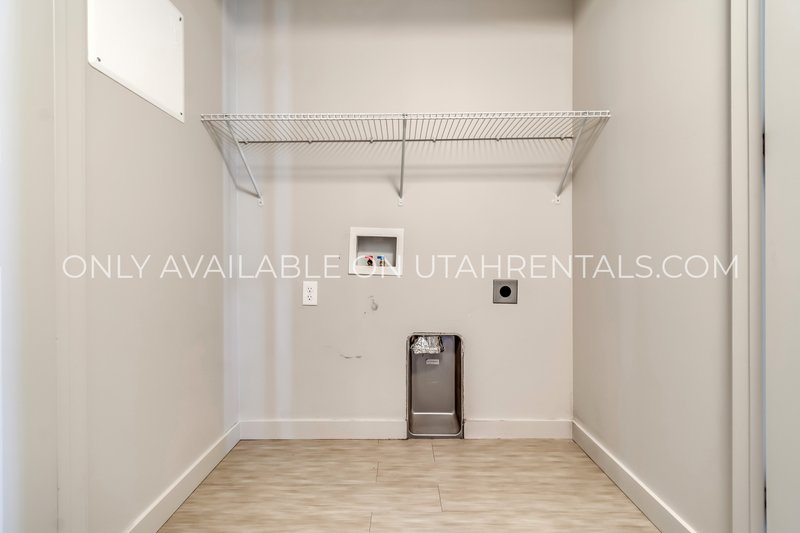 Modern Condo Off I-15 in Orem property image