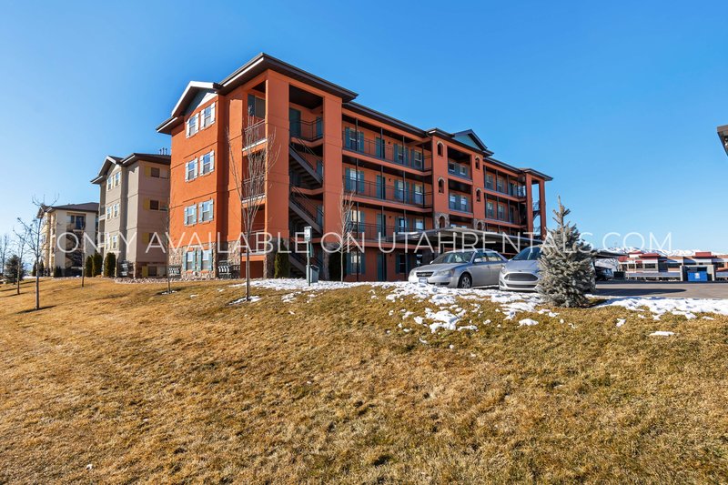 Modern Condo Off I-15 in Orem property image